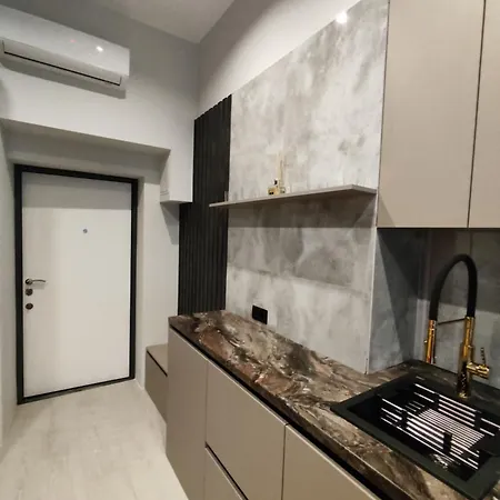 Апартаменти однокімнатна студіо на площі ринок